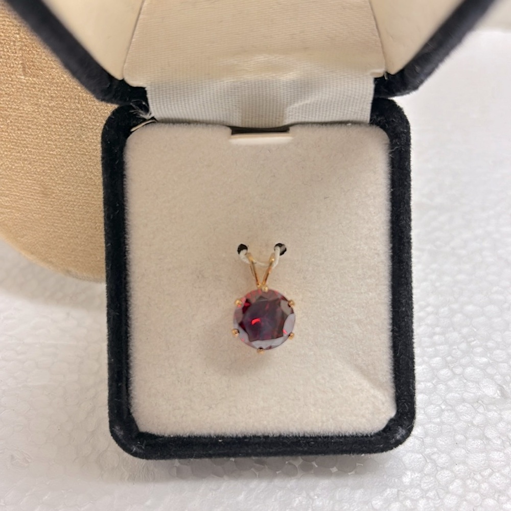 Pendant CZ NWOT